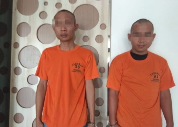 Kedua pelaku pemerkosaan terhadap dua gadis belia di Bandar Lampung saat diamankan di kantor polisi. Dok/Polresta Bandar Lampung