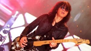 Momen Abdee Slank Hadiri Pemakaman Bunda Iffet Meski Auto Imun Serang Ginjalnya