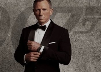 Daniel Craig memerankan James Bond. EON