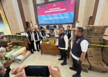 Konpers Minyakita tidak sesuai takaran. (Lampost/Asrul)