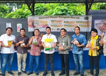 Operasi pasar yang turut didukung oleh PPN Lampung. (Lampost/Andi Apriadi)