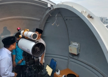 Pengamatan hilal di Observatorium Albiruni Fakultas Syariah Universitas Islam Bandung (Unisba). (MI)