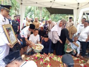 Way Kanan Berduka, Kibarkan Bendera Setengah Tiang