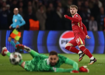 penyerang Liverpool asal Inggris #19 Harvey Elliott