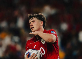 selebrasi topang dagu ole romeny