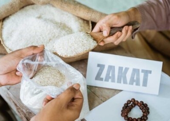 Ilustrasi pembayaran zakat fitrah.