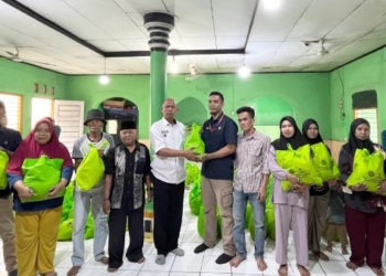 Bantuan Semen Baturaja ke Korban Banjir