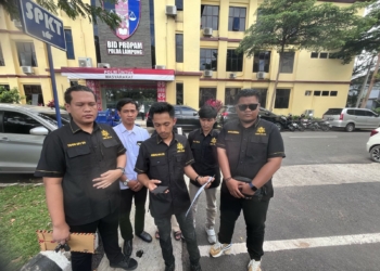 Kuasa hukum keluarga korban usai menyambangi Polda Lampung, Senin, 14 April 2025.