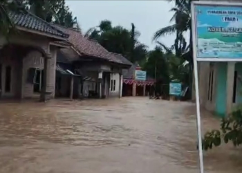 Hujan deras yang mengguyur Kabupaten Tanggamus sejak Senin, 21 April 2025, dini hari menyebabkan banjir di dua kecamatan, yakni Pugung dan Bulok. Dok. Polres