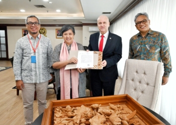 Wakil Ketua MPR RI, Lestari Moerdijat saat menerima Duta Besar Bosnia-Herzegovina untuk Indonesia, Armin Limo di ruang kerja Wakil Ketua MPR RI, lantai 9 Gedung Nusantara III. Kompleks DPR RI, MPR RI, dan DPD RI Senayan, Jakarta, Senin, 28 April 2025. Dok