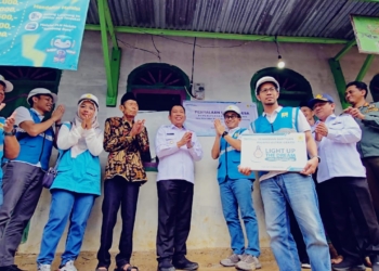 Simbolis Peresmian Listrik Desa Atar Lebar