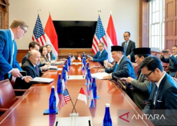 Menteri Koordinator Bidang Perekonomian Airlangga Hartarto yang memimpin delegasi Indonesia, melanjutkan upaya negosiasi dengan menemui United States Secretary of Commerce atau Menteri Perdagangan Amerika Serikat (AS) Howard Lutnick di Washington DC, AS. (ANT)
