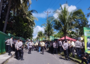 Suasana di Univerditas Malahayati saat penghadangan, Senin (7/4). (Lampost/Umar)