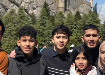 Lucky tengah berada di lokasi wisata di Jepang. (Tiktok Dedi Mulyadi)