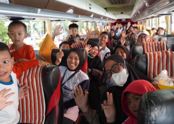 Sebanyak 355 pemudik yang berasal dari Provinsi Lampung diberangkatkan kembali ke perantauan di Pulau Jawa melalui program Balik Kerja Bareng BPKH yang diselenggarakan oleh Badan Pengelola Keuangan Haji (BPKH).