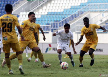 Arema vs semen padang