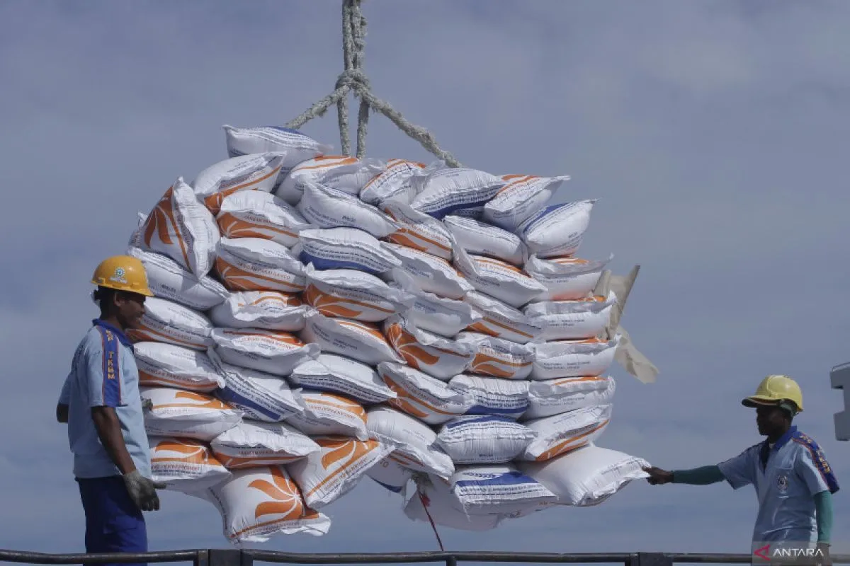 Perum Bulog memastikan persediaan beras di Sumatra dalam kondisi aman dan mencukupi untuk memenuhi kebutuhan masyarakat terdampak bencana alam di wilayah tersebut.Dok/Lampost.co
