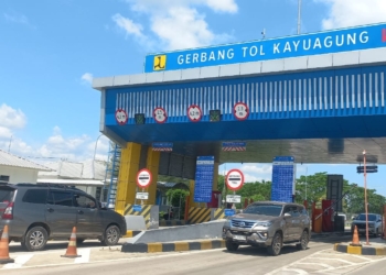Kendaraan sedang antri masuk pintu gerbang Tol Kayu Agung. Dok Hutama Karya