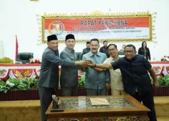 Rapat paripurna pengesahan enam raperda di Tubaba.