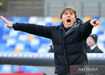 Pelatih Napoli Antonio Conte