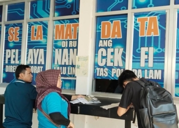 Pelayanan pembayaran pajak kendaraan bermotor di Samsat Rajabasa, Bandar Lampung. Lampost.co/Atika