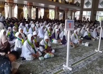 Pemkab Tanggamus melepas 405 jamaah haji dalam acara resmi di Masjid Nurul Faizin, Islamic Center, Kecamatan Kota Agung, Kamis, 15 Mei 2025. Lampost.co/Rusdi