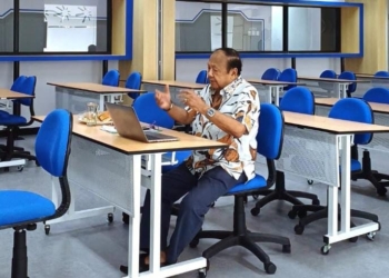 Praktisi komunikasi, Eduard Depari, saat menyampaikan materi dalam sesi pelatihan program JFC 2025/Silvia