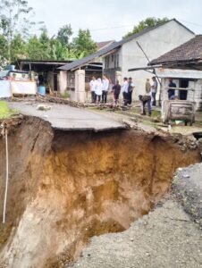 Longsor di Pajar Bulan Akan Segera Ditangani Pemerintah Daerah