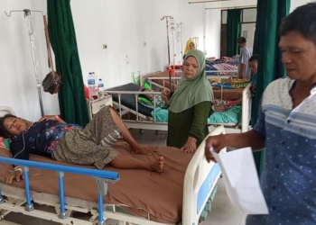 Masih dalam perawatan; korban dari makanan diduga mengandung racun asal tetangga hajatan masih dirawat intensif. Doc. Lampost.co/ Fajar Nofitra