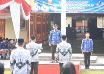 Pemkab Lambar gelar upacara Hardiknas, Senin 5 Mei 2025. (Lampost/Eliyah)