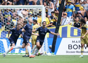 Beberapa pemain Auckland City