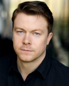 Daniel Rigby sebagai Vernon Dursley