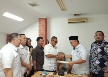 Hari pertama pembukaan pendaftaran calon Ketua Komite Olahraga Nasional Indonesia (KONI) Lampung periode 2025–2029. Hanafiah Hamidi mengambil formulir pendaftaran calon Ketua Umum KONI Lampung, Senin 10 Juni 2025 siang. Dok.