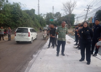 Walikota Bandar Lampung, Eva Dwiana meninjau progres perbaikan Jln. Tirtayasa, Campang Raya, Sukabumi, Bandar Lampung, Kamis 19 Juni 2025.