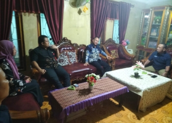 Pemkab Lampung Utara melalui Dinsos turun ke lapangan untuk menindaklanjuti informasi viral terkait pembagian bansos sembako di Desa Karya Sakti, Kecamatan Abung Surakarta, pada Jumat, 20 Juni 2025. (Dok. Dinsos Lampura)