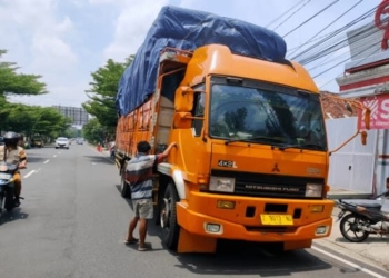 Ilustrasi truk odol lintasi jalan di Lampung. // Dok Google