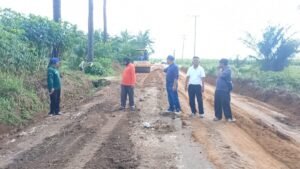 Anggota DPRD Lampung Tengah Lakukan Penataan Jalan untuk Kelancaran Mobilisasi Hasil Pertanian