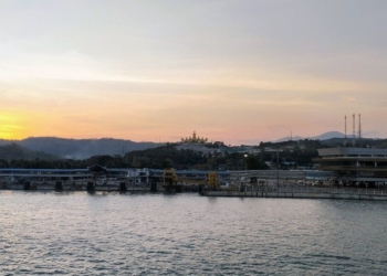 Potret Menara Siger Lampung dari dermaga Pelabuhan Bakauheni, Lampung Selatan. Lampost.co/Effran Kurniawan