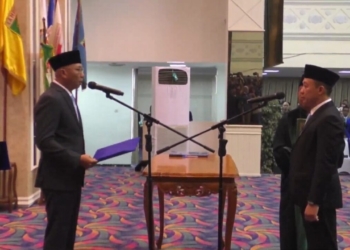 Gubernur Lampung, Rahmat Mirzani Djausal resmi melantik Marindo Kurniawan menjadi Sekretaris Daerah Provinsi (Sekdaprov) Lampung di Lantai III Balai Keratun, Kantor Gubernur Lampung, Jumat, 20 Juni 2025.
