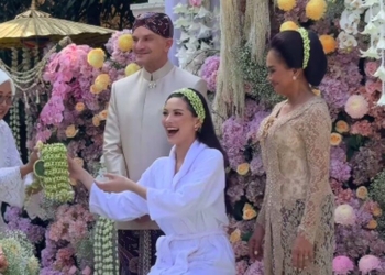 Acara Siraman Alyssa Digelar dengan Nuansa Tradisional.