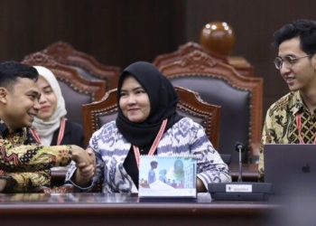 Perludem sebagai Pemohon Perkara Nomor 135/PUU-XXII/2024 hadir dalam Sidang Pengucapan Putusan yang digelar pada Kamis (26/6) di Ruang Sidang Pleno MK. Foto: Humas/Ifa