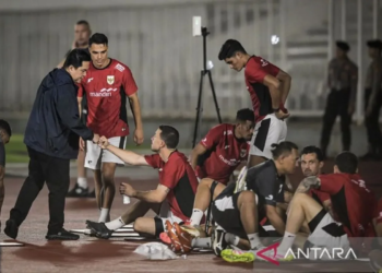 ketum pssi tinjau latihan timnas