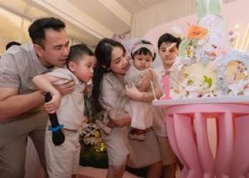 Raffi dan sang istri, Nagita Slavina, melaksanakan ibadah kurban dengan jumlah hewan kurban yang terbilang luar biasa.