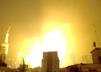 Seragan Iran menimbulkan ledaka besar di Israel. (Reuters)