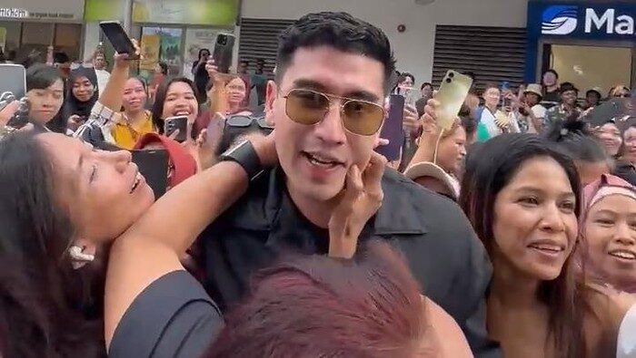Verrell Bramasta baru-baru ini mendapatkan pengalaman kurang menyenangkan saat ia tengah berada di Singapura untuk berlibur.