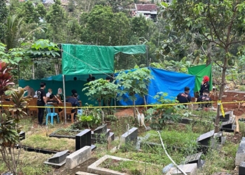 Polda Lampung melaksanakan ekshumasi jenazah Pratama Wijaya, Senin 30 Juni 2025, di sebuah TPU di Kecamatan Kemiling.