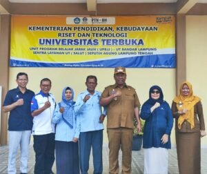 Wakil Bupati Lampung Tengah Kunjungi Sentra Layanan UT Seputih Agung