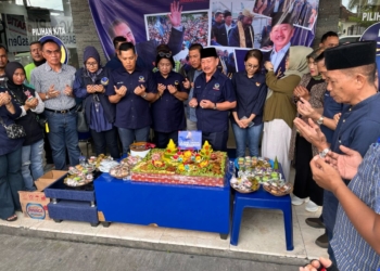 DPW Partai NasDem Provinsi Lampung menggelar syukuran dalam rangka memperingati hari ulang tahun ke-74 Ketua Umum DPP Partai NasDem, Jalan Jenderal Ahmad Yani, Bandar Lampung, Rabu, 16 Juli 2025