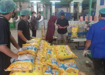 KPPU Wilayah II melakukan Sidak ke produsen beras. Dok. KPPU