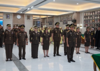 Kepala Kejaksaan Tinggi (Kajati) Lampung, Danang Suryo Wibowo melantik sejumlah pejabat utama Kejati, Senin, 28 Juli 2025. Dok Kejati